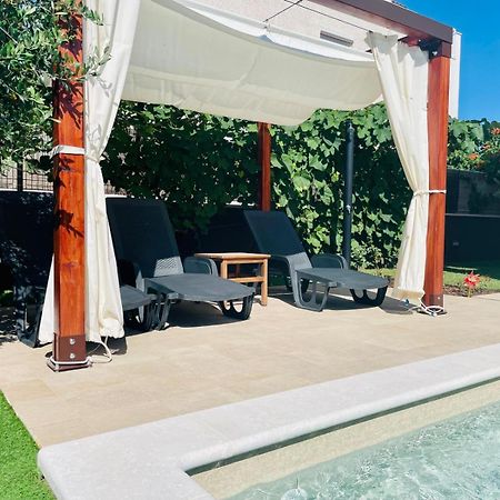 Boutique Apartment With Private Pool For Your Exclusive Use Novigrad  Bagian luar foto