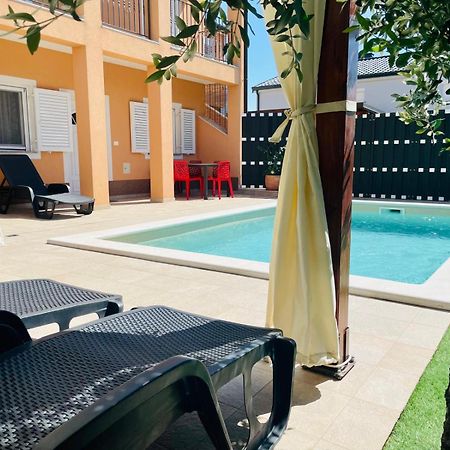 Boutique Apartment With Private Pool For Your Exclusive Use Novigrad  Bagian luar foto