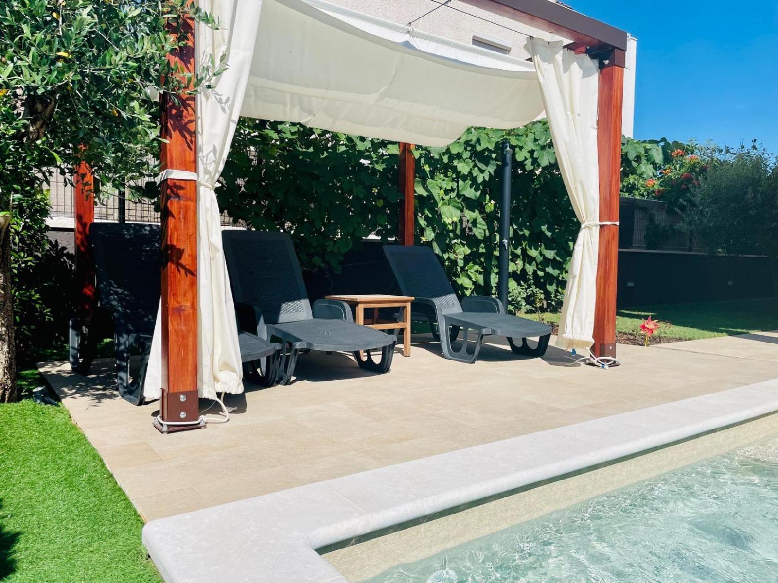 Boutique Apartment With Private Pool For Your Exclusive Use Novigrad  Bagian luar foto
