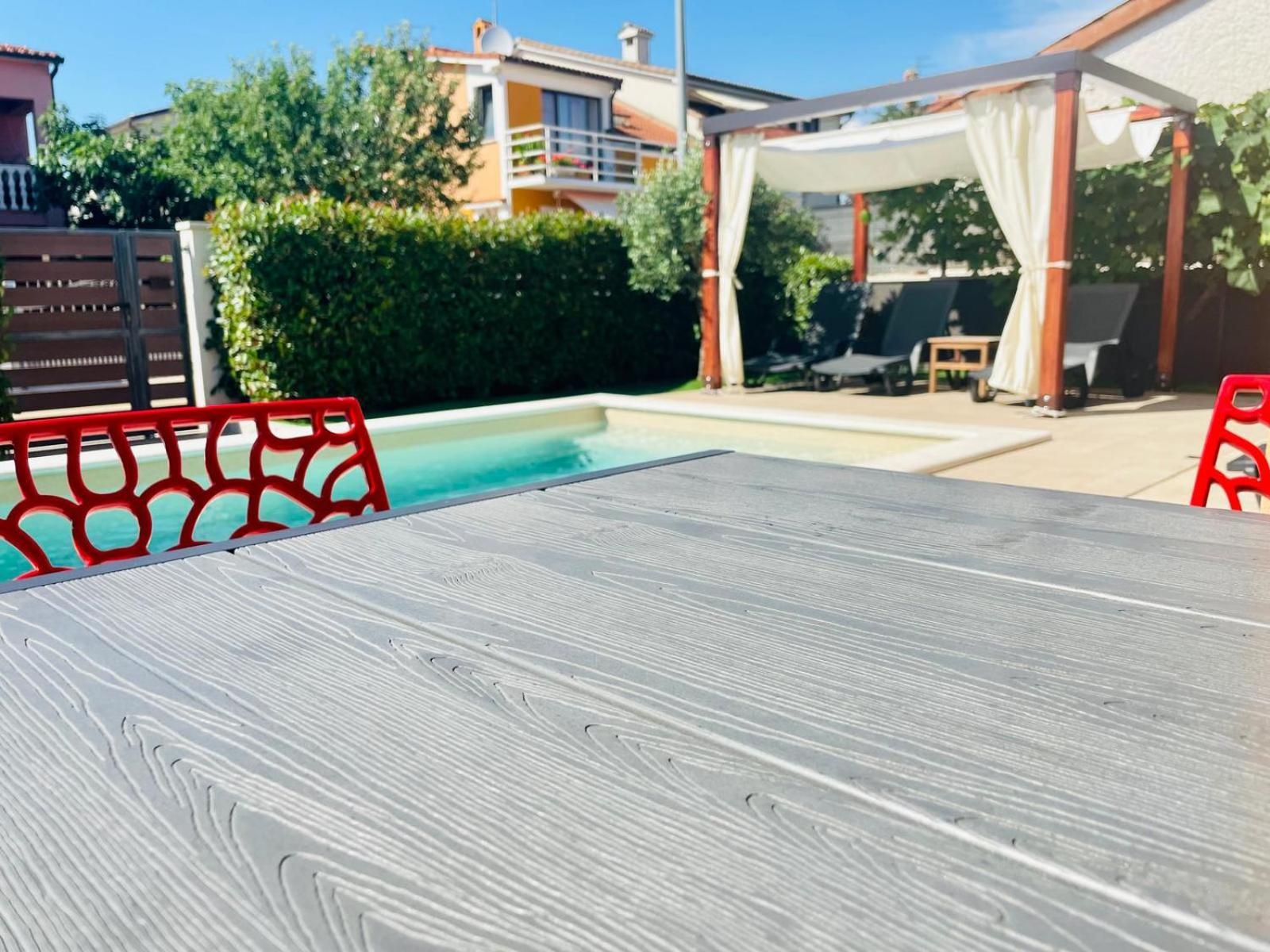 Boutique Apartment With Private Pool For Your Exclusive Use Novigrad  Bagian luar foto