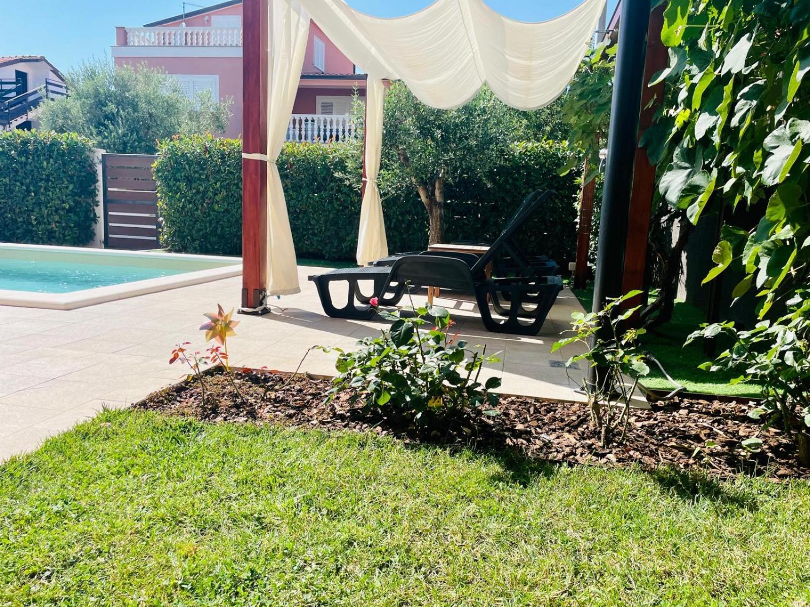 Boutique Apartment With Private Pool For Your Exclusive Use Novigrad  Bagian luar foto