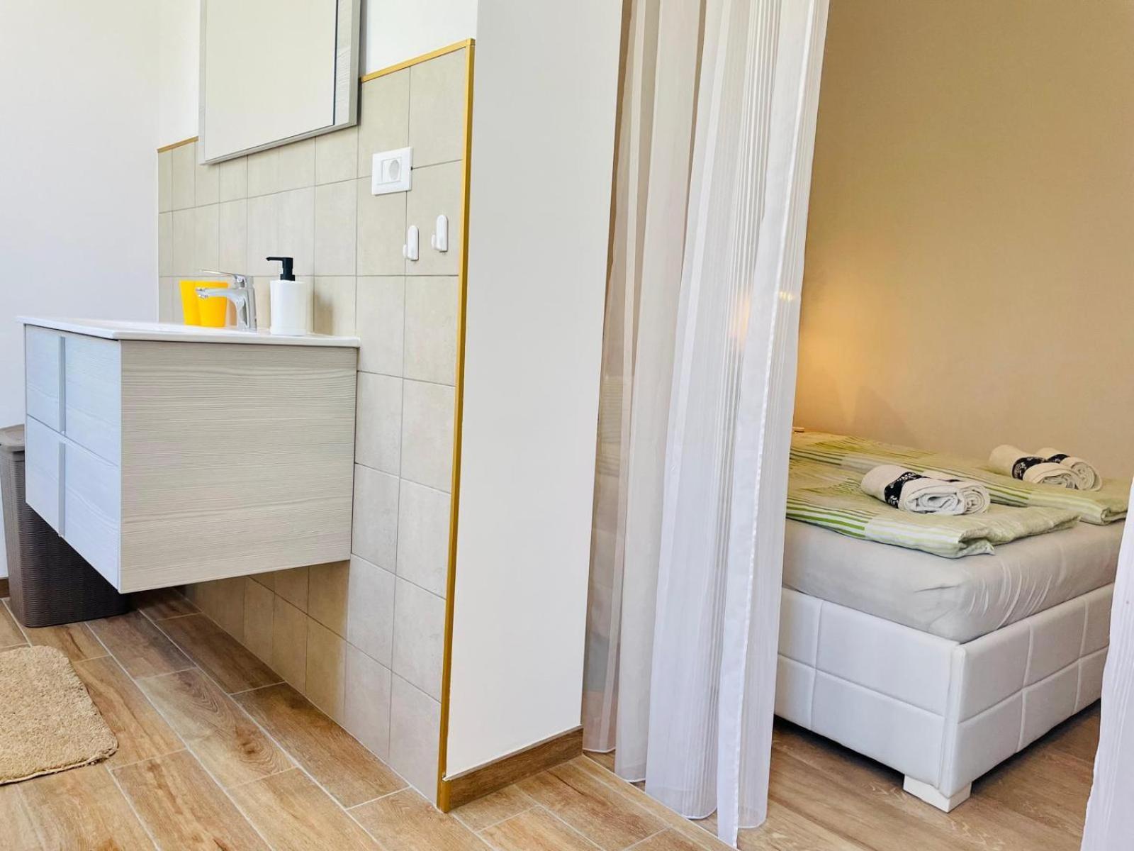 Boutique Apartment With Private Pool For Your Exclusive Use Novigrad  Bagian luar foto