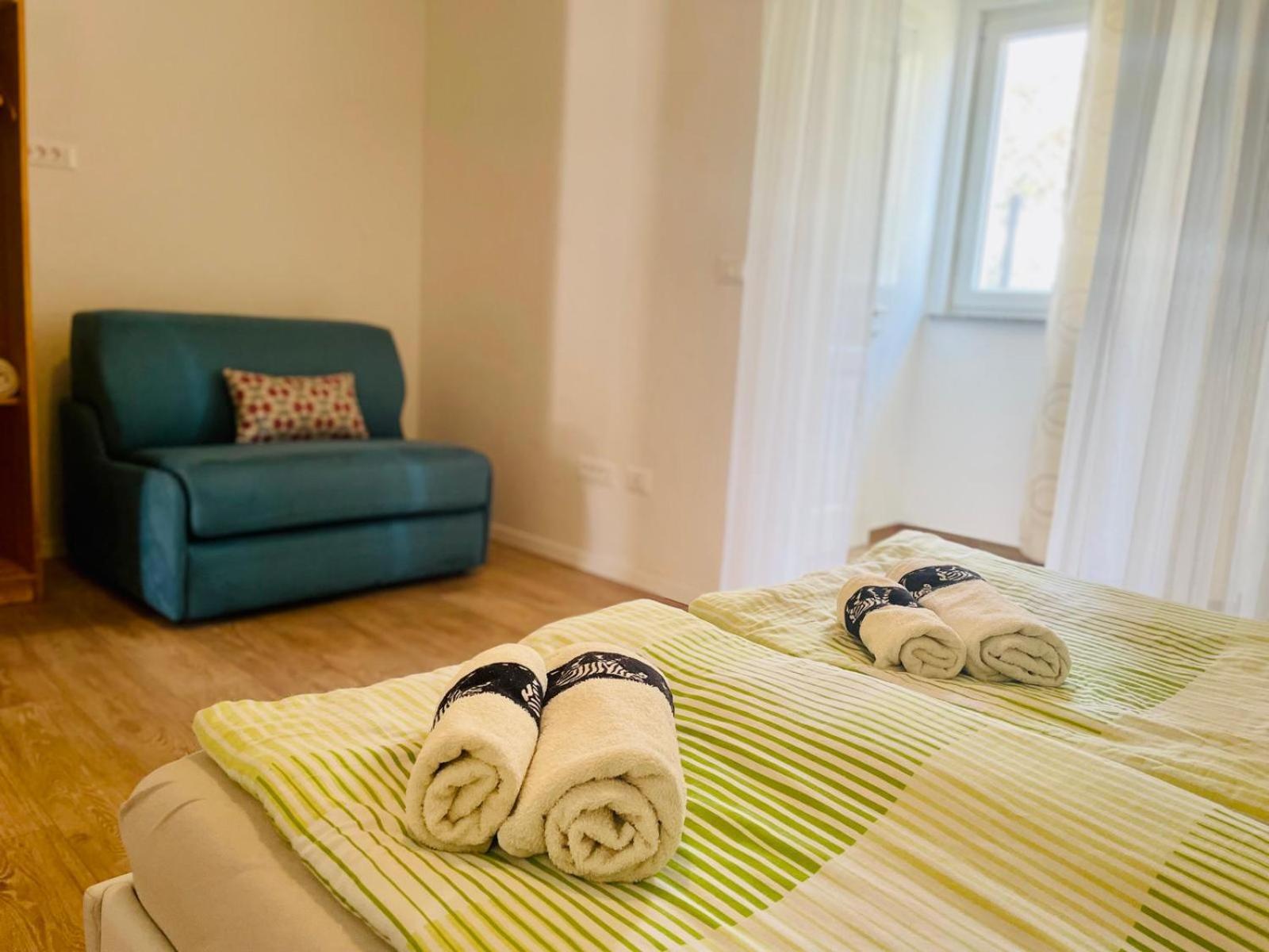 Boutique Apartment With Private Pool For Your Exclusive Use Novigrad  Bagian luar foto