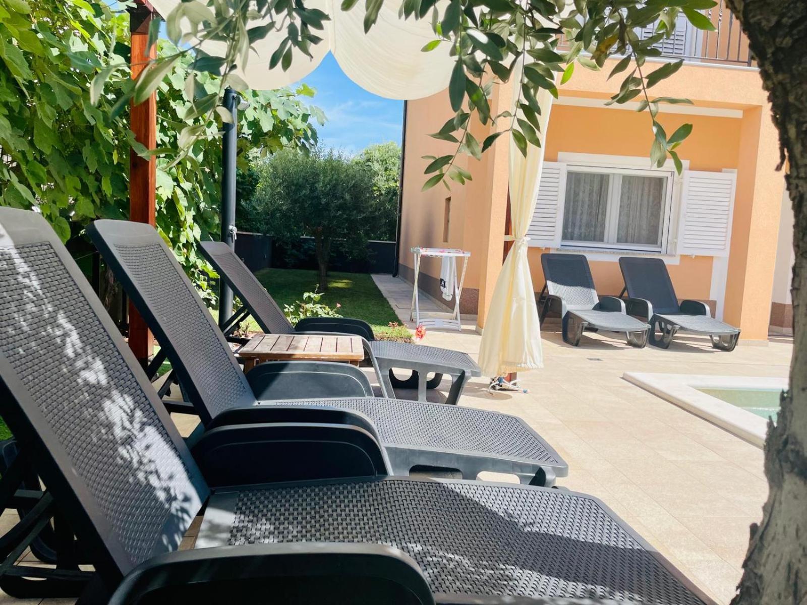 Boutique Apartment With Private Pool For Your Exclusive Use Novigrad  Bagian luar foto