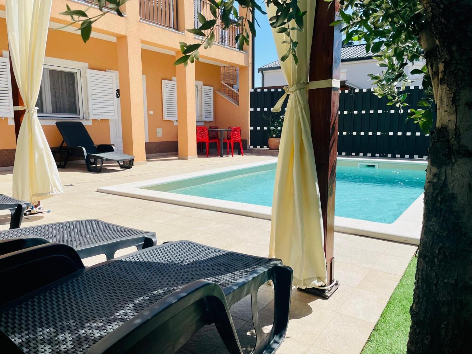Boutique Apartment With Private Pool For Your Exclusive Use Novigrad  Bagian luar foto
