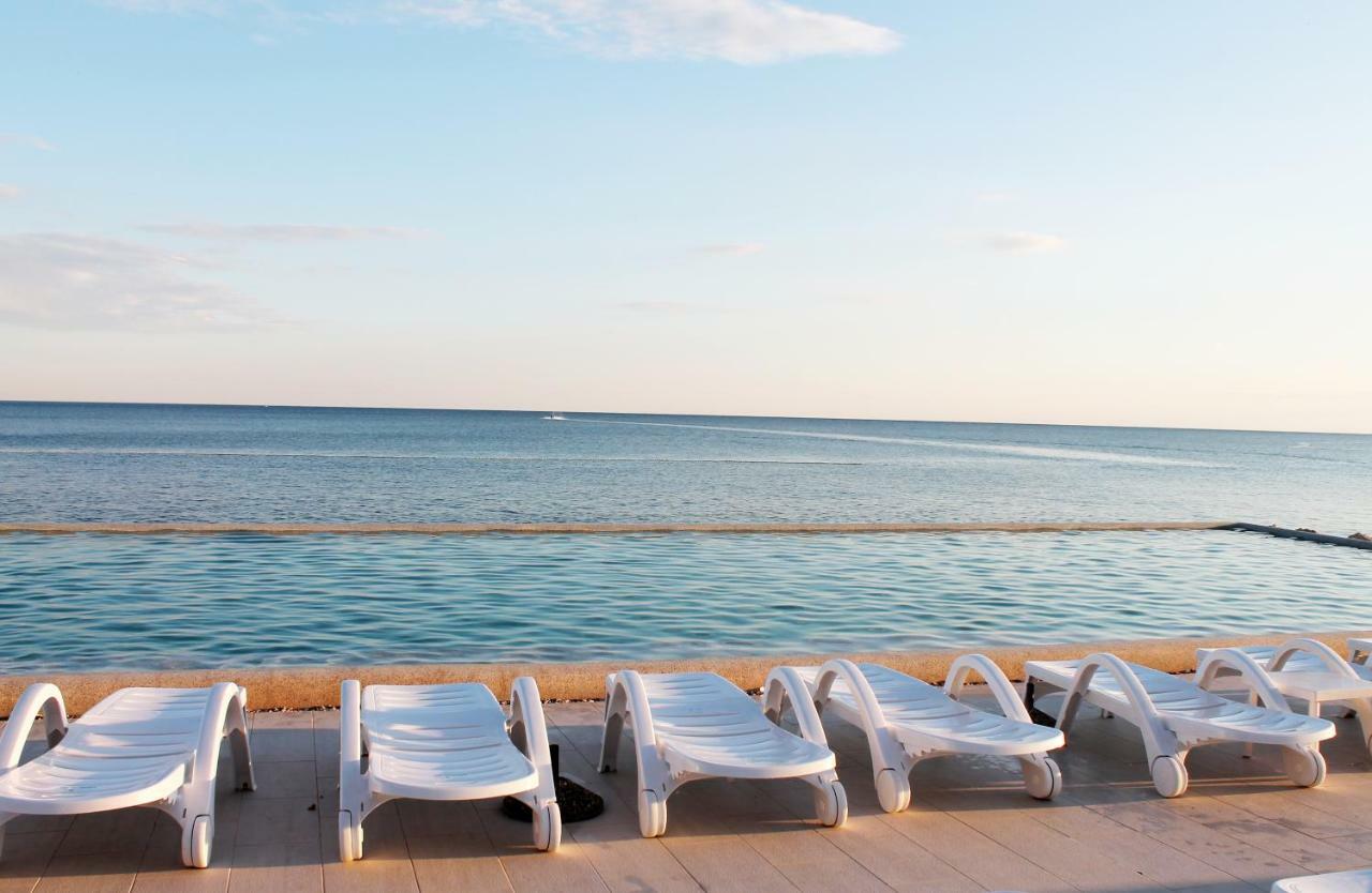Boutique Apartment With Private Pool For Your Exclusive Use Novigrad  Bagian luar foto